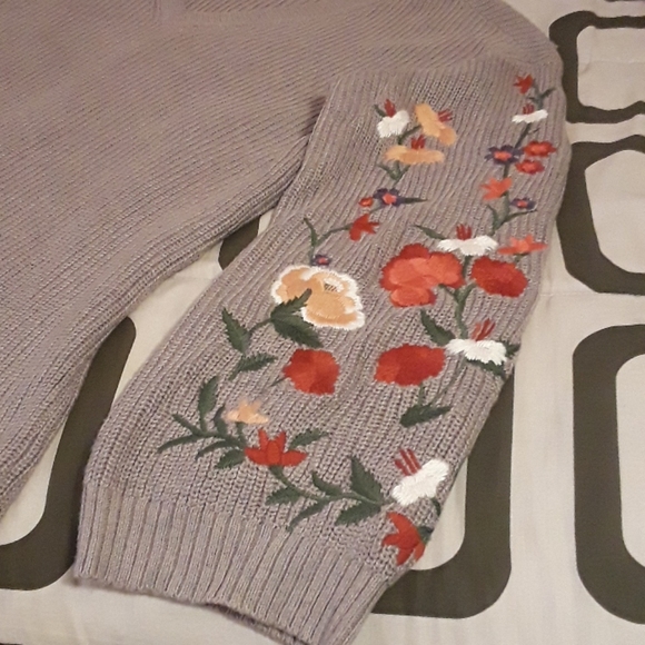 EUC American Eagle Women Bell Sleeve Mauve Sweater - Picture 3 of 9